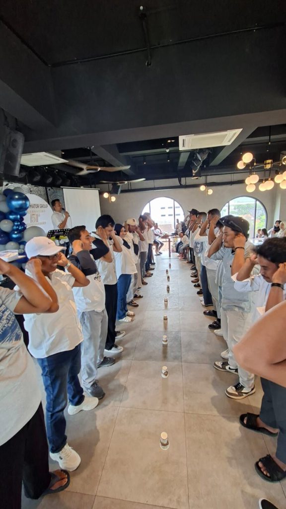 Samatorians celebrating together at a company event