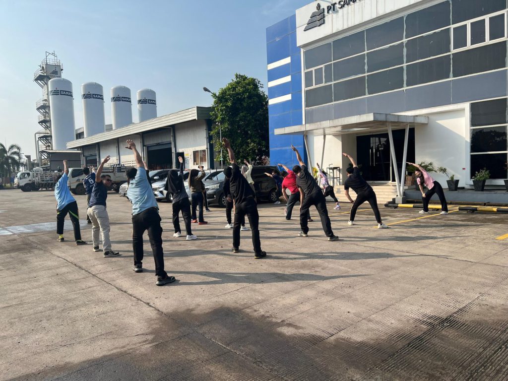 Samatorians connecting at a company gathering
