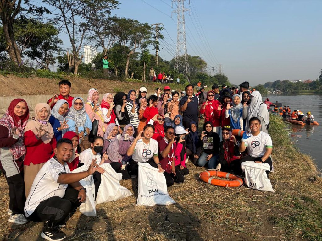 Samatorians in a community give-back activity