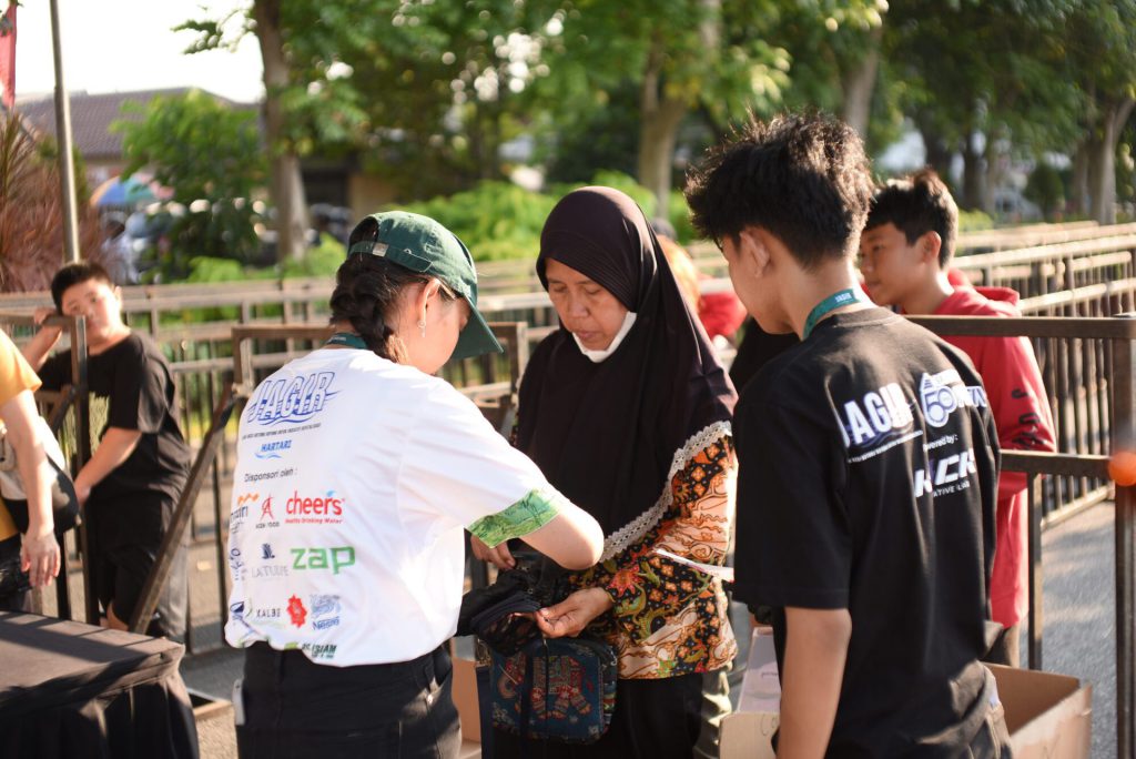 Samatorians in a community give-back activity