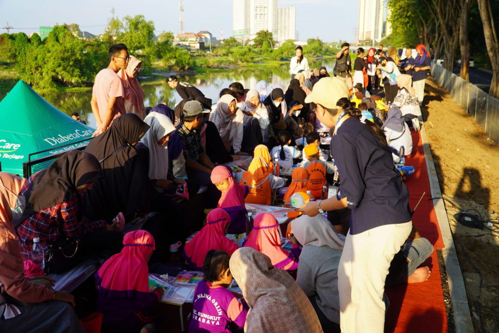 Samatorians in a community give-back activity